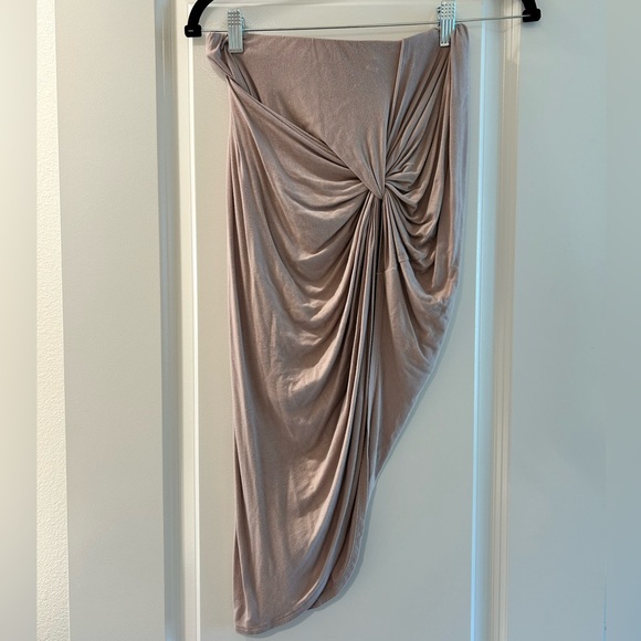 Skirt with twist - Picture 1 of 3